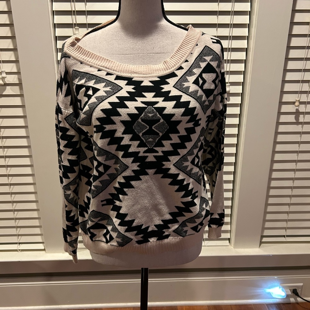 36 Points Black and White Geometric Sweater